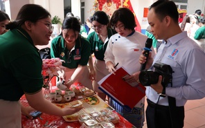 Thưởng thức hương vị ba miền trong sân trường THPT Trần Nhân Tông