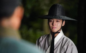 Ngoài Jisoo, idol nào lấn sân diễn xuất gây chú ý?