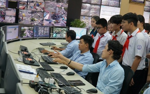 Thiếu nhi TP.HCM khám phá "bộ não" điều hành điện và giao thông đô thị