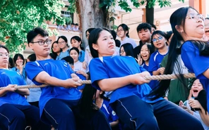 Sôi động hội thi kéo co học sinh chào mừng 95 năm thành lập Đoàn