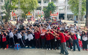 Teen Trường THPT Hoàng Hoa Thám 'cháy' hết mình với Hội trại truyền thống 26-3