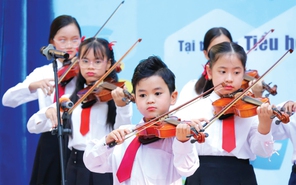 Chuyến tàu Con ngoan trò giỏi dừng tại ga Trường tiểu học Nguyễn Thái Học