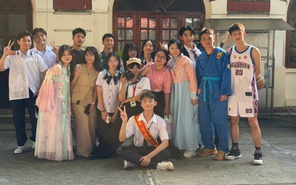 Trường THPT Nguyễn Hiền mở photobooth, mang chim vẹt cảnh đến Ngày hội Tự tin vào lớp 10