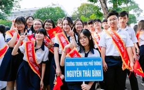 Tự tin vào lớp 10: Đội hình diễu hành Trường THPT Hàn Thuyên, Gò Vấp, Nguyễn Thái Bình, Trường Trung học Thực hành Sài Gòn