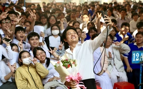 Tiết chào cờ đặc biệt của teen Trường THPT Thanh Đa cùng nhạc sĩ Nguyễn Văn Chung