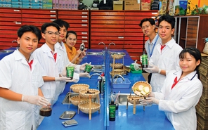 Dầu gội thảo dược "made in học trò"