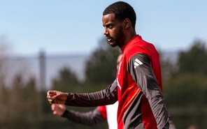 Liverpool đón Alexander Isak trở lại trước đại chiến với Man City