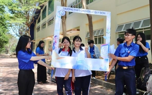 Nghe học sinh Trường THPT chuyên Lê Quý Đôn chia sẻ về môi trường học tập