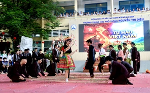 Teen Trường THPT Nguyễn Thị Diệu vui hết mình cùng flashmob trong giờ ra chơi