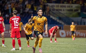 Becamex TP.HCM và Đông Á Thanh Hóa chia điểm trên sân Bình Dương