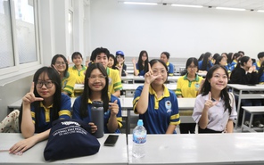 Teen cuối cấp trải nghiệm làm sinh viên tại Trường đại học Luật TP.HCM