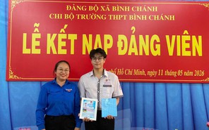 Học sinh Trường THPT Bình Chánh kết nạp Đảng ở tuổi 18
