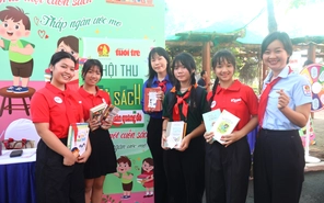 Thiếu nhi TP.HCM đóng góp Tủ sách Khăn Quàng Đỏ
