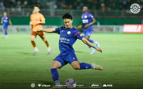 Thua 0-4 trước CLB Hà Nội, PVF-CAND cận kề bờ vực xuống hạng