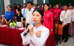 Học sinh ưu tú Trường THPT Giồng Ông Tố vinh dự đứng vào hàng ngũ Đảng