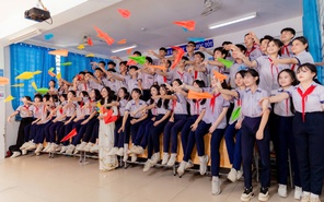 Học sinh lớp 9 rộn ràng lưu giữ những khoảnh khắc cuối cấp đáng nhớ