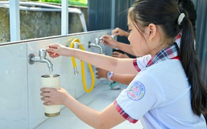 Học sinh tại tỉnh Vĩnh Long có thêm nước sạch sử dụng trong mùa khô