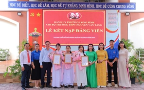 3 nữ sinh Trường THPT Nguyễn Văn Tăng được kết nạp Đảng ở tuổi 18