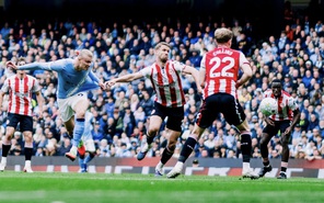 Thắng Brentford, Man City chỉ còn kém đầu bảng 2 điểm