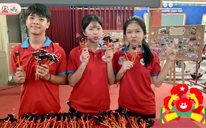 Những món quà tiếp sức thí sinh trong kỳ thi tốt nghiệp THPT từ chiến sĩ Hoa phượng đỏ