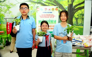 Thiếu nhi phường Hòa Hưng chung tay bảo vệ môi trường xanh