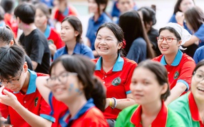 Rực rỡ sắc hè cùng chiến sĩ Hoa phượng đỏ tại Trường THPT Nguyễn Thái Bình