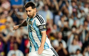 Messi lập hat-trick, đương kim vô địch Argentina ra quân thuận lợi