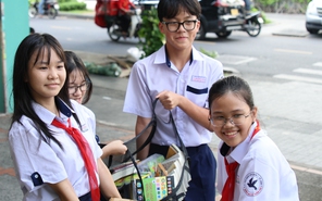 CLB Gió Đông đem truyện hay, sách quý gửi bạn bè vùng xa