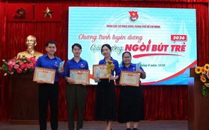 4 phóng viên Khối ấn phẩm Khăn Quàng Đỏ được tuyên dương Giải thưởng Ngòi bút trẻ 2026
