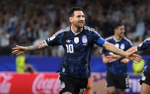 Messi vào sân ghi bàn, Argentina toàn thắng vòng bảng