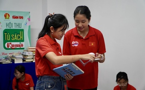 Tình nguyện phân loại sách, cùng 'thắp ngàn ước mơ' với Tủ sách Khăn Quàng Đỏ