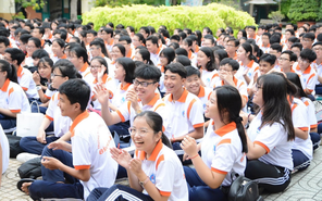 Teen THPT Bình Phú (Q.6) "quẩy tưng bừng" trong hội trại đón tân binh lớp 10
