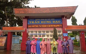 Đi lao động chuẩn bị năm học mới, teen THPT Trần Hưng Đạo chụp sương sương cũng có bộ ảnh ấn tượng