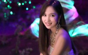 Hình ảnh Mina (TWICE) mỉm cười trong hậu trường “Feel Special” làm ấm lòng người hâm mộ