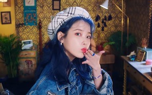 IU "càn quét" tất cả các BXH âm nhạc với "Blueming"