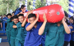 Sôi nổi hội trại “Tuổi trẻ giữ nước”