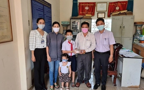 Nhiều bạn nhỏ ở Thủ Đức "mổ heo đất" lấy tiền ủng hộ phòng chống COVID-19