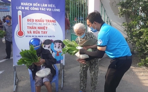 ATM gạo "tặng kèm" thực phẩm