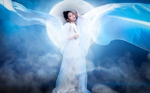 Hoa hậu nhí Bella Vũ làm Hằng Nga