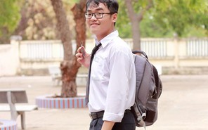 Tân thủ khoa Trường Đại học KHXH&NV (ĐHQG-HCM) nhận học bổng toàn phần