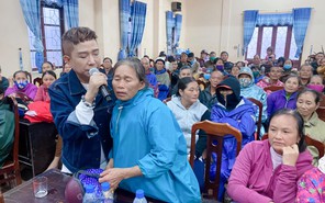 Long Nhật rơi nước mắt khi hát “Thương lắm miền Trung ơi”