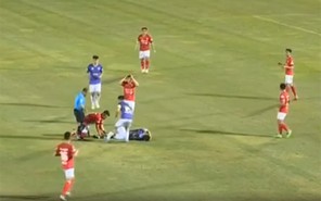 Đỗ Hùng Dũng chấn thương sau pha vào bóng của Ngô Hoàng Thịnh