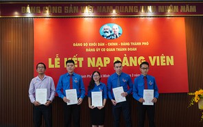 Kết nạp Đảng nhân Kỷ niệm 90 năm Ngày thành lập Đoàn