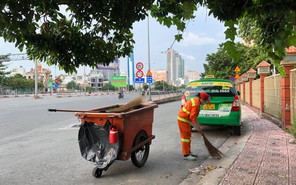 “Tiếng chổi tre” những ngày dịch bệnh