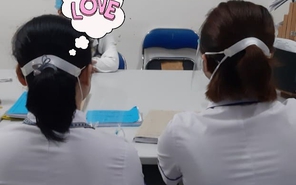 Tận dụng kỳ nghỉ hè, nữ sinh làm gần 10.000 chiếc "tai giả" gửi tặng lực lượng tuyến đầu