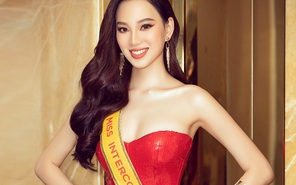 Trần Hoàng Ái Nhi bật khóc, kể chuyện gia đình ngăn cản dự thi Miss Intercontinental