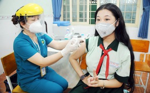 Học sinh cấp 2 tại TP.HCM được tiêm vaccine phòng COVID-19