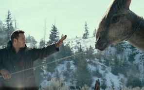Chris Pratt bất chấp nguy hiểm giải cứu…khủng long
