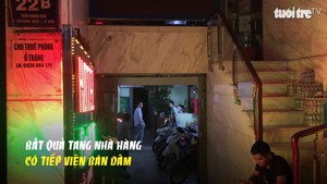 Bắt quả tang nhà hàng có tiếp viên ăn mặc hở hang và bán dâm