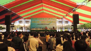 Góc nhìn trưa nay 3-3: Kiếm tiền để giúp đỡ người nghèo